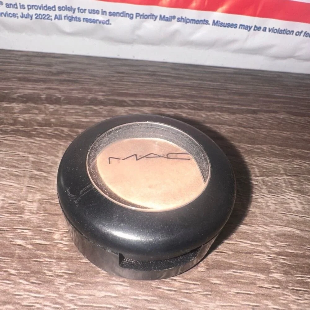 mac eye shadow FEMME FI pot eyeshadow‎